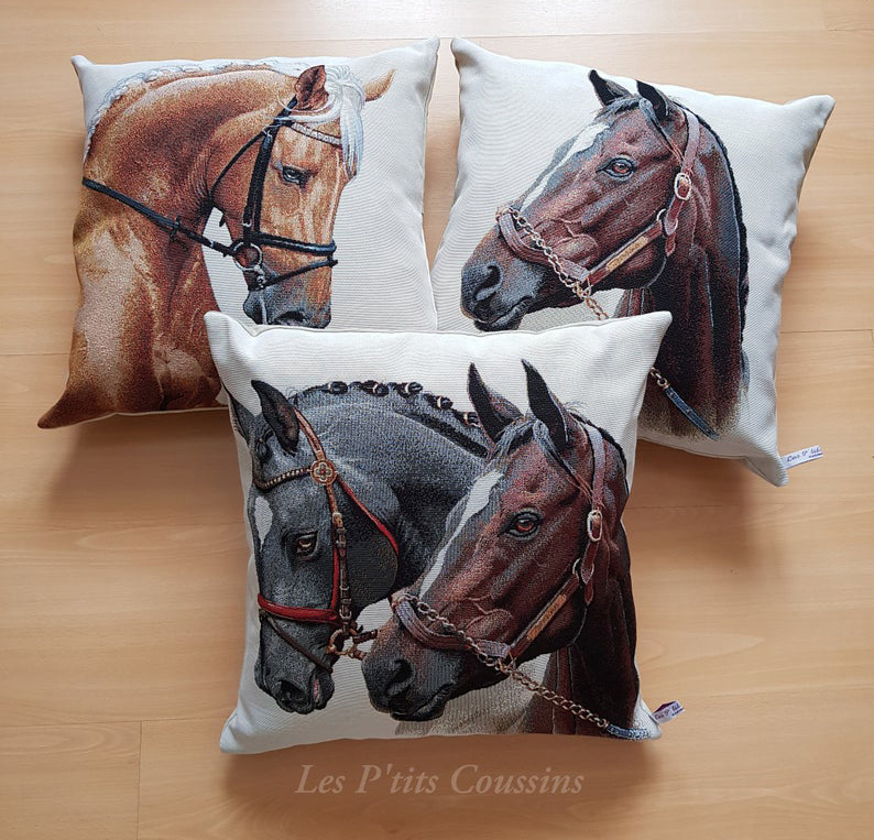 Horse-patterned cushion for country decor